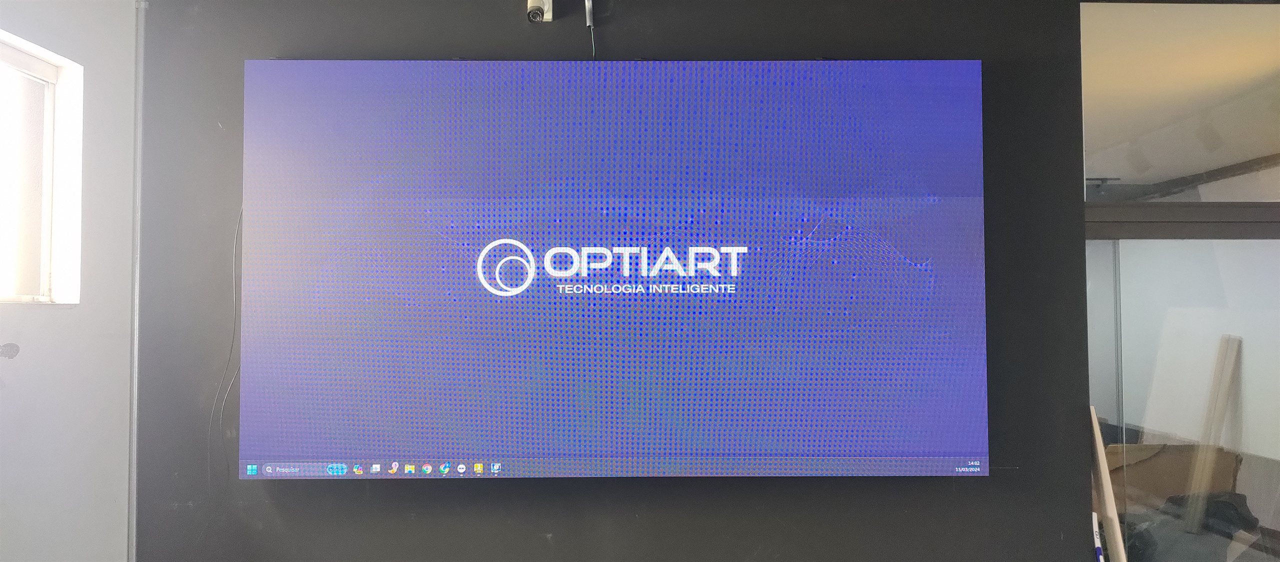 Painel de LED indoor P2.5 instalado pela Optiart na loja Yamaha X5 Music
