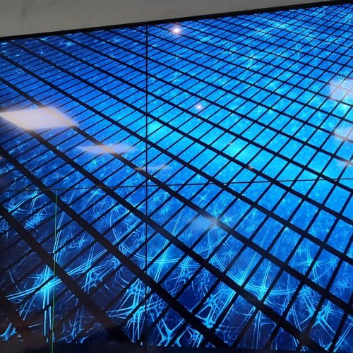 VideoWall 2x2 ligado em escritório da Prudential São Paulo Union visto em ângulo