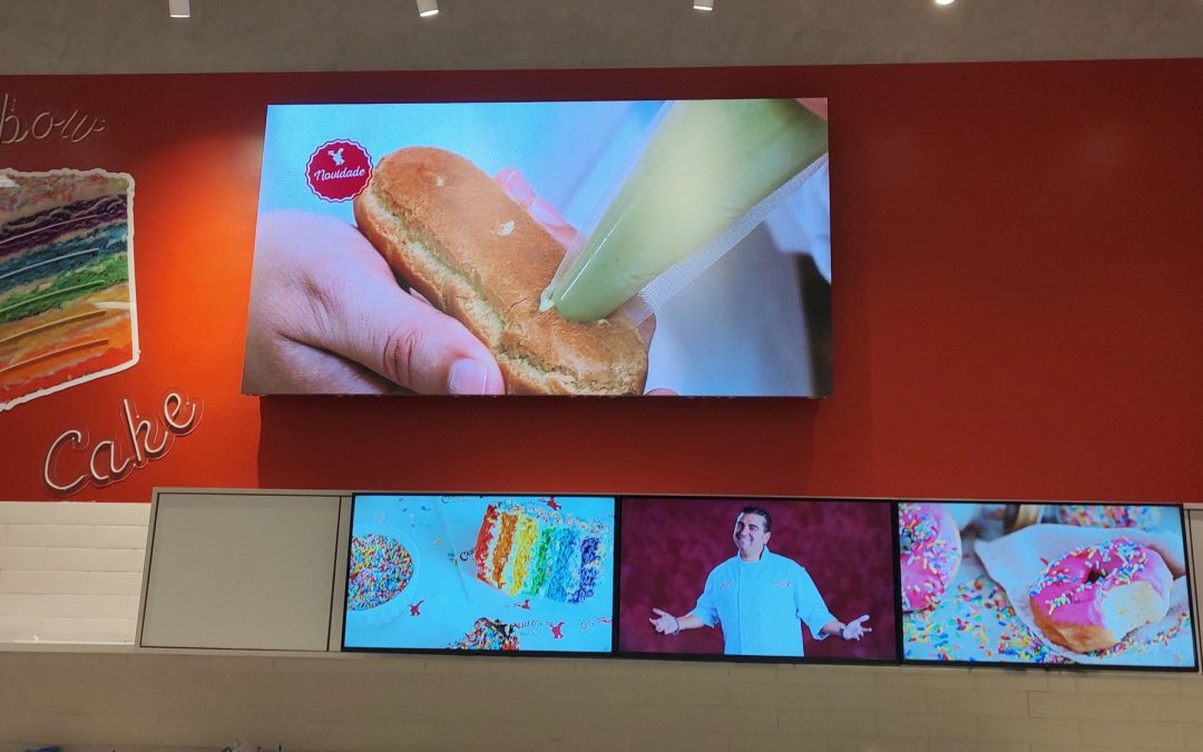 O que decide o painel de LED: o nome do lugar ou a luz que chega à tela?