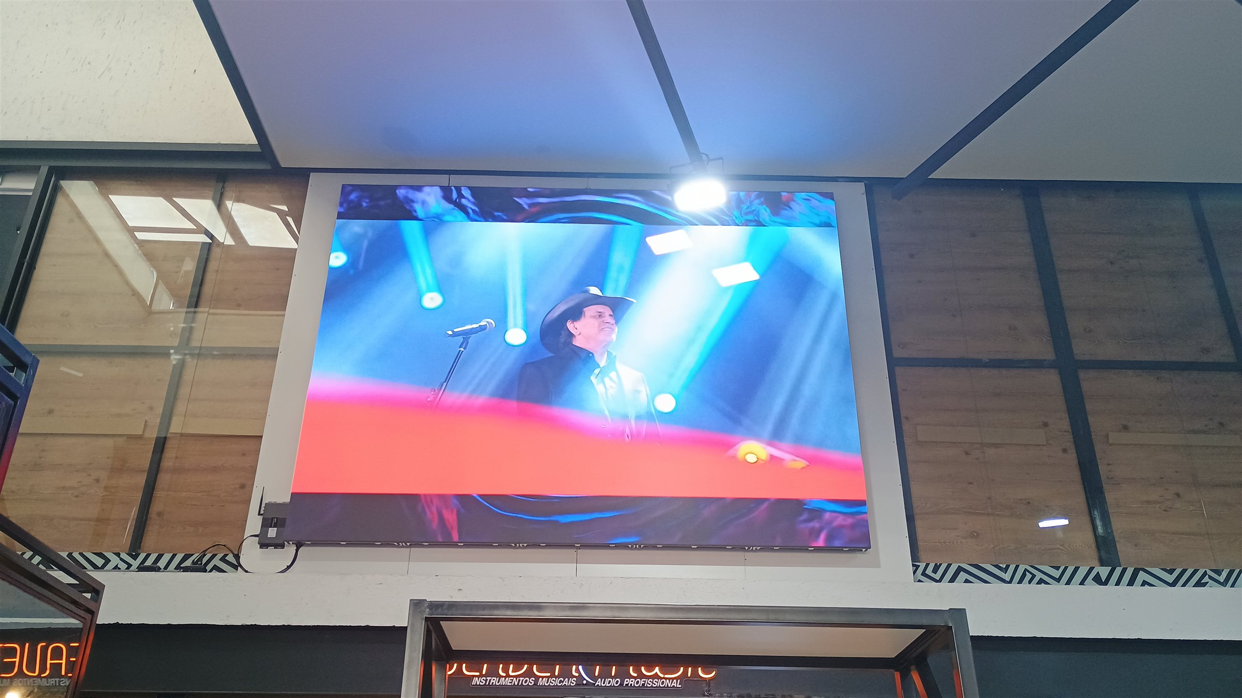 Painel de LED para Loja de Instrumentos Musicais: Yamaha Beaver – MG - Imagem 3