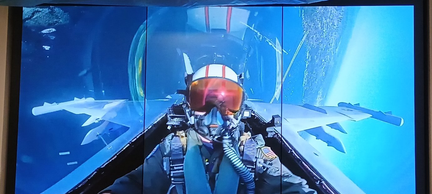 VideoWall 1x3 Vertical na Prudential Curitiba — Hunters - Imagem 2