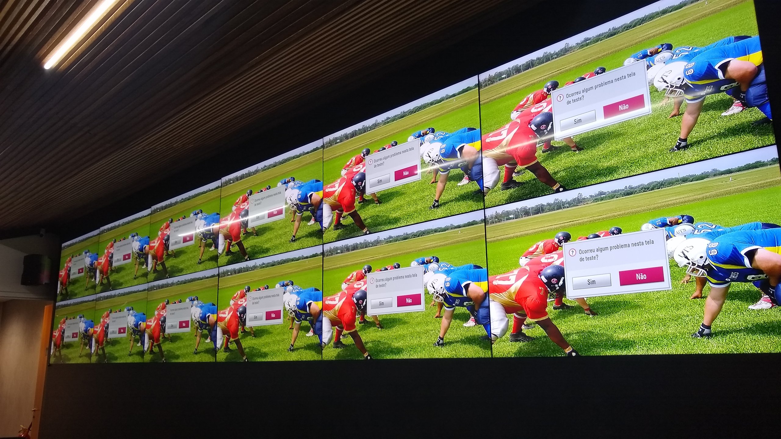 VideoWall 2x6 durante o alinhamento das telas, mostrando as seis colunas por duas linhas de monitores
