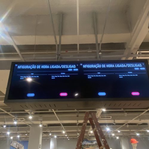 Telas do videowall da Centauro Manaíra durante a configuração dos temporizadores de operação
