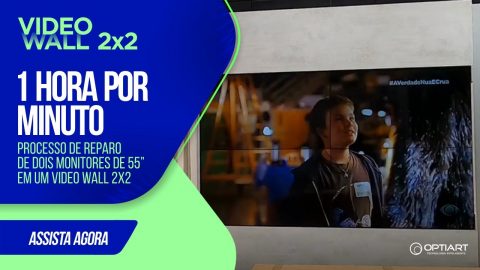 Manutenção de videowall 2x2 de 55" — instalação Optiart em timelapse